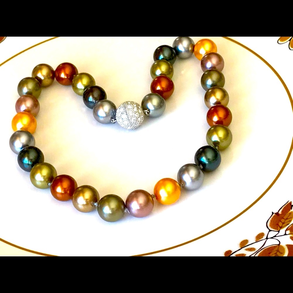 NECKLACE Large Faux Pearl Rhinestone Clasp Multi